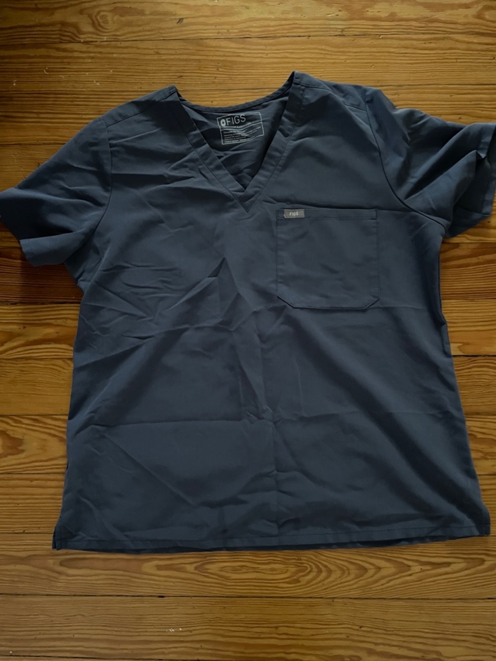 FIGS Men’s Navy V-Neck Pocket Scrub Top
